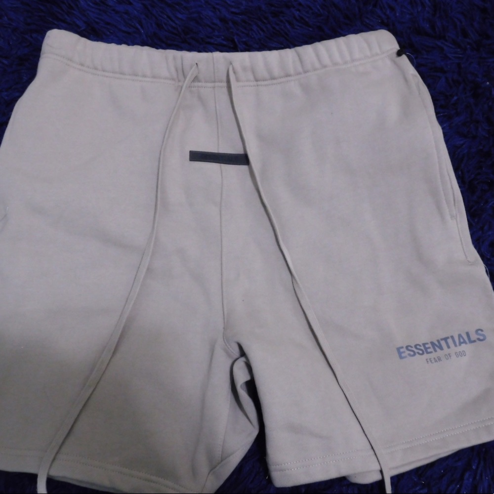 Essentials shorts - Picture 3 of 4